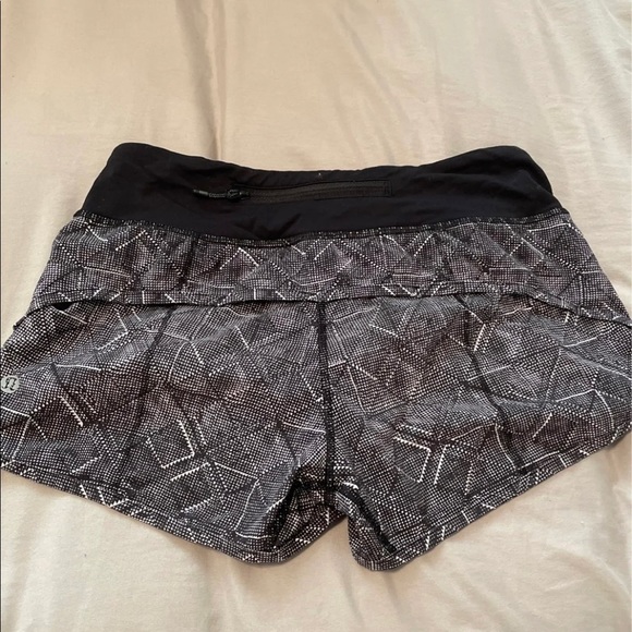 Lululemon shorts size 2 - Picture 5 of 6